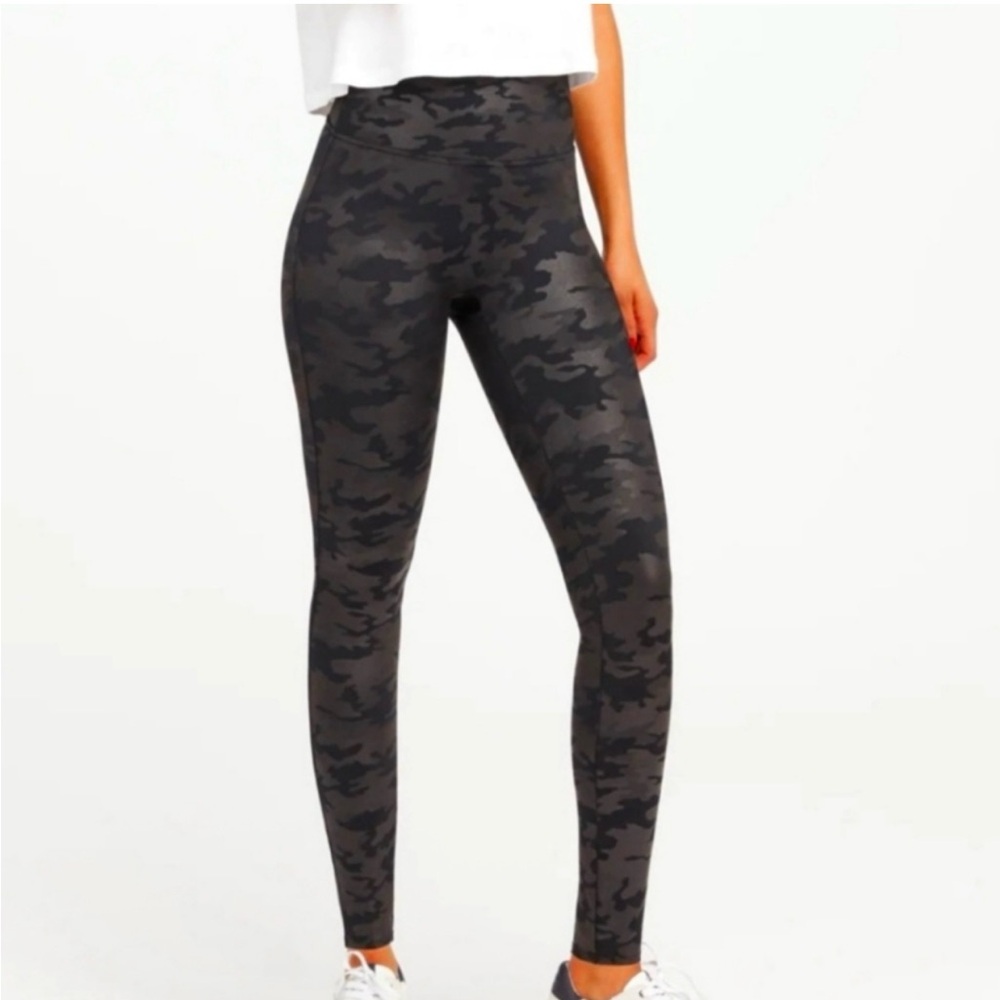 SPANX Black and Gray Camouflage Leggings High-Waisted Stretch